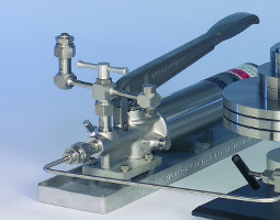 Ametek M&G Type T single column, dual piston/cylinder Deadweight Tester
